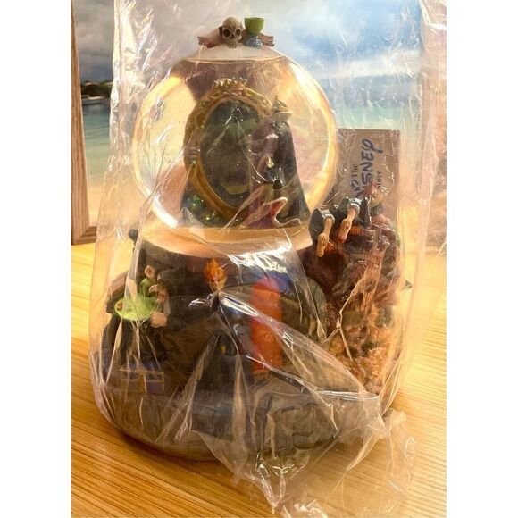 Disney Villains Evil Queen Magic Mirror Snow White Globe With Sound & Li… - Picture 4 of 16
